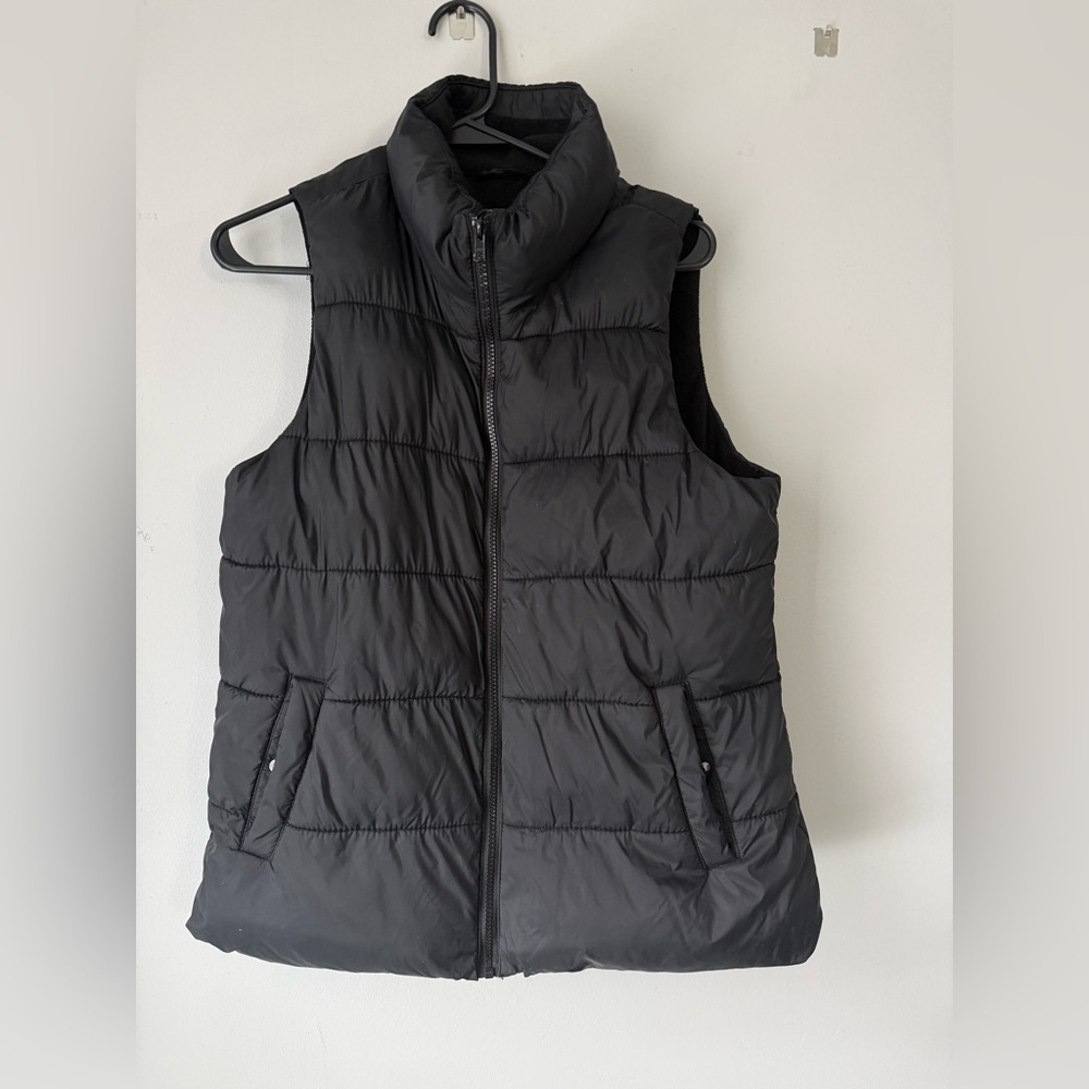 Old Navy Black Puffer Vest Jacket Vest Comfy Warm Size M